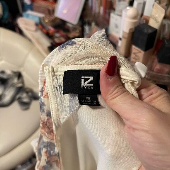 2/$15 Cold shoulder lace floral tank - Picture 2 of 4